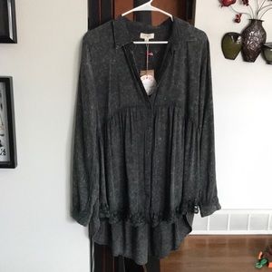 UmGee long black blouse size Med